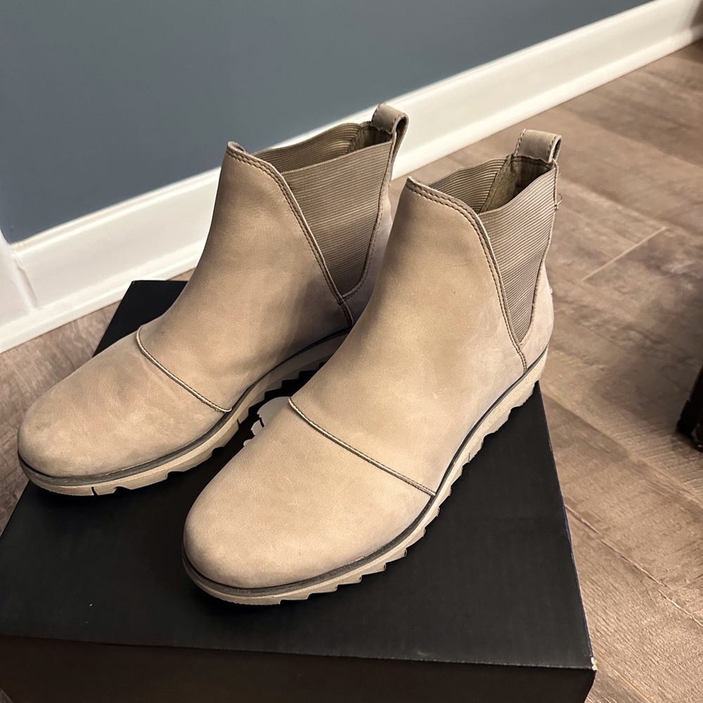 SOREL Chelsea boots
